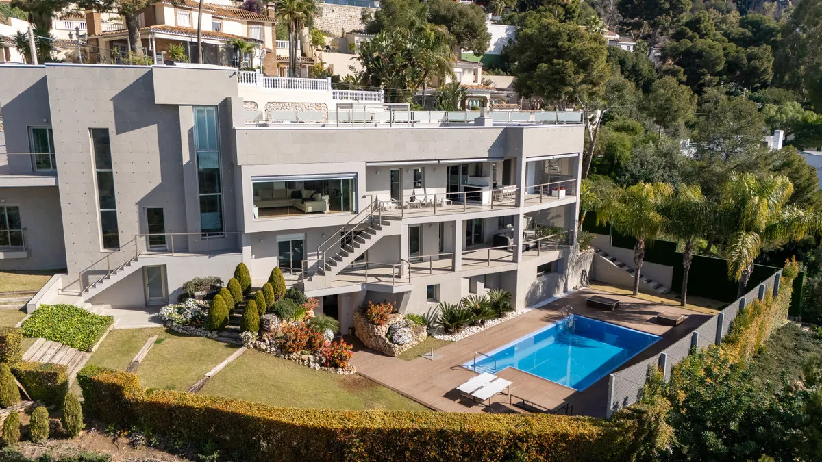 2a61e379-aede-4b49-9a93-055a3822dc37