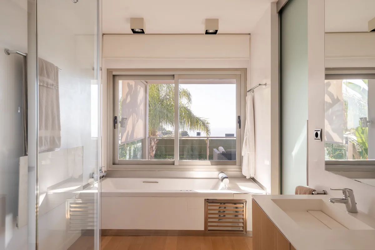 8a72bbb2-f0d0-42b8-8bf5-04c8d1214e97