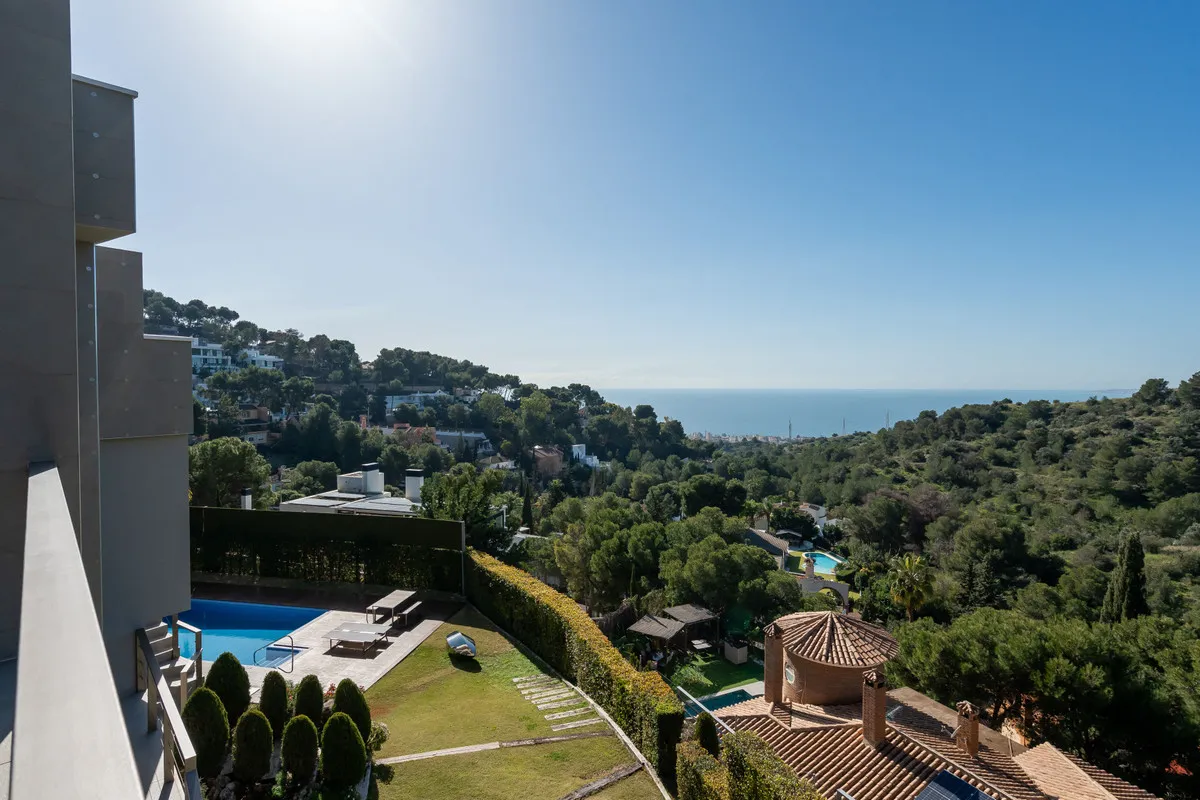 c2be3212-04f0-4c20-b0ea-a5f27e0fe333