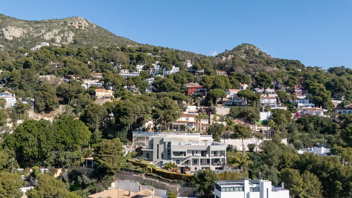 ed3c38a5-c5ba-4df0-94b9-3ee9581bb37c