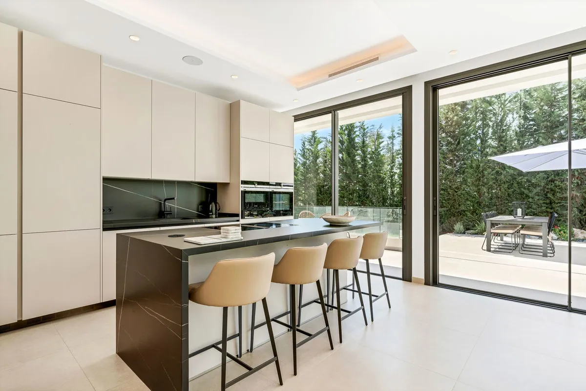 6e6383d1-1d15-43e4-b9e2-cab4b34e138b