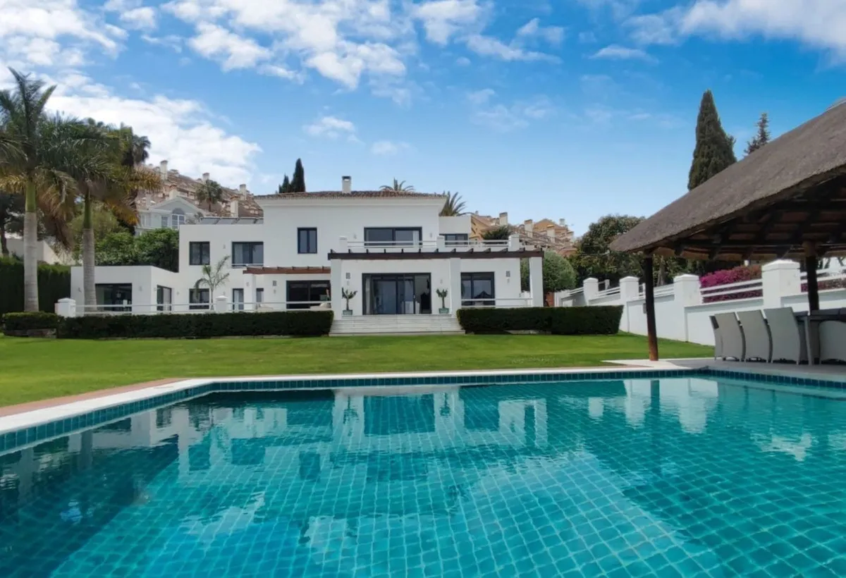 Luxurious Modern Villa Near Puerto Banús