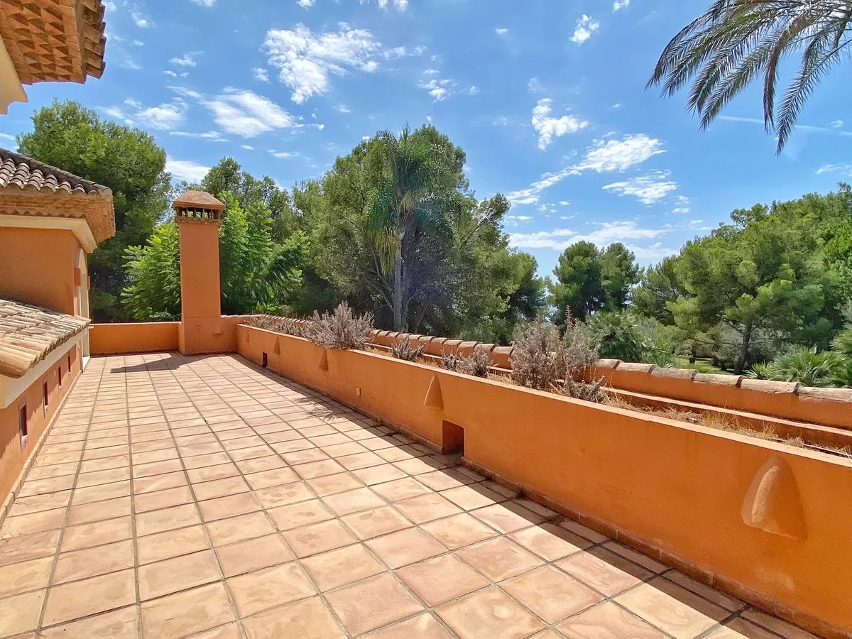 591aa235-4802-4d8c-be2d-6857373ddbb9