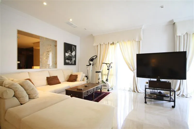 16a3d4d8-2709-40df-a046-48c2b1decdc9