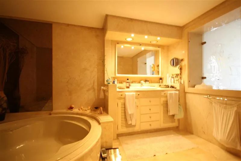 8af7ec18-da52-47ef-8257-19f512a3b6a0