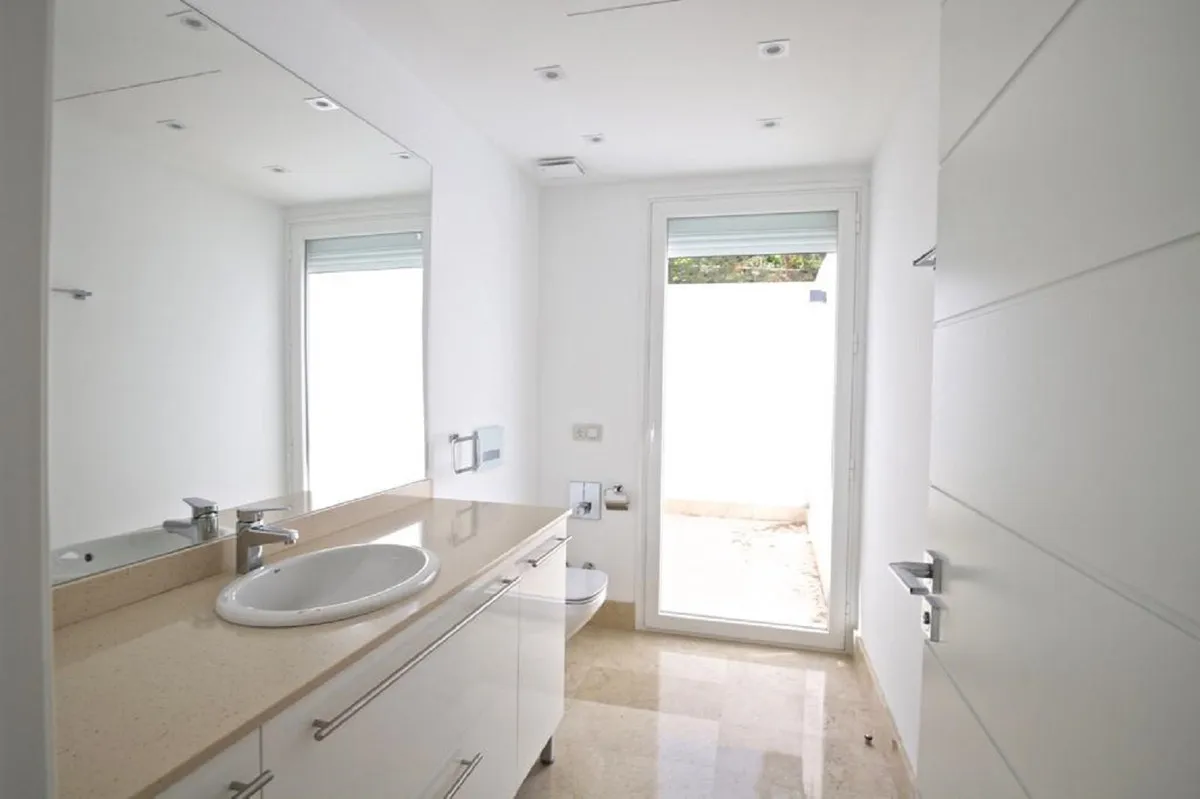 1eba3120-0592-48cd-8bd9-1a8352828ff8