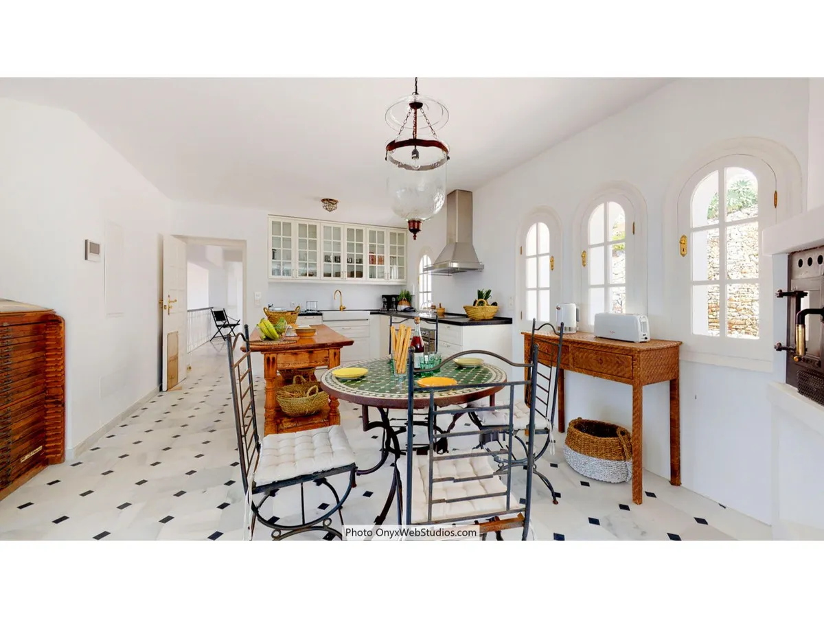 f9c82be1-8a38-4c4b-9253-a18fb8d3c9a8