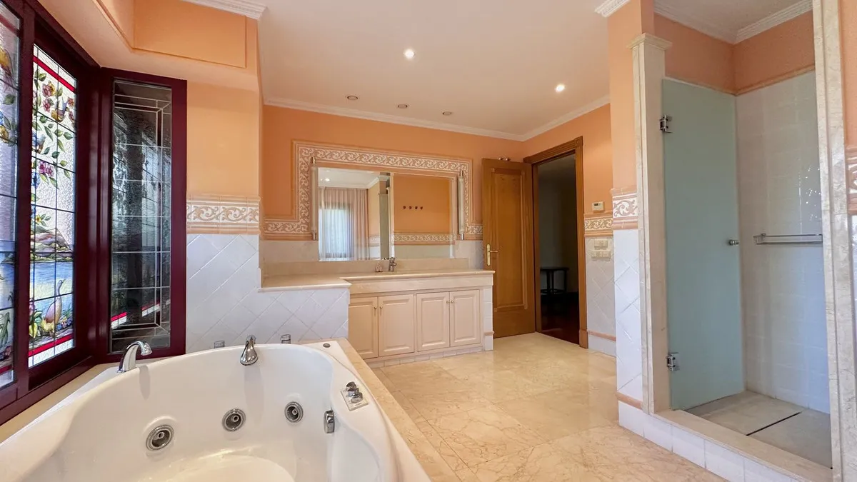 bb7446d4-71b6-484c-8cea-9551bc1e2a95