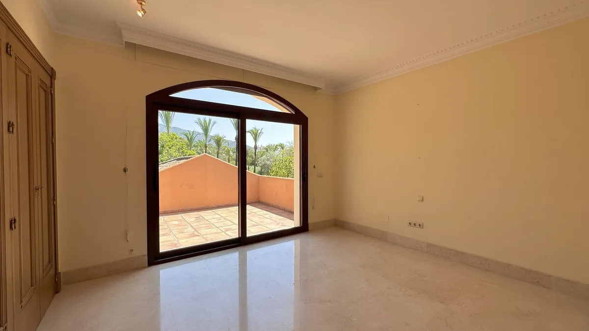 e1038d79-ba5d-44df-9b43-c7232b08f826