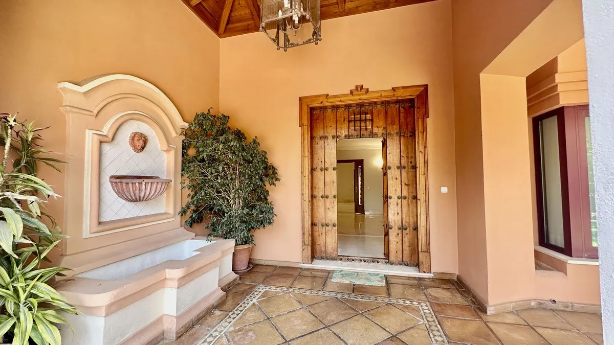 f052e99f-0136-439b-a4d1-ff66a686474d