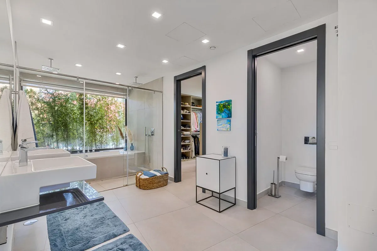 188da82e-ad70-4dfb-b02b-597409f8caec