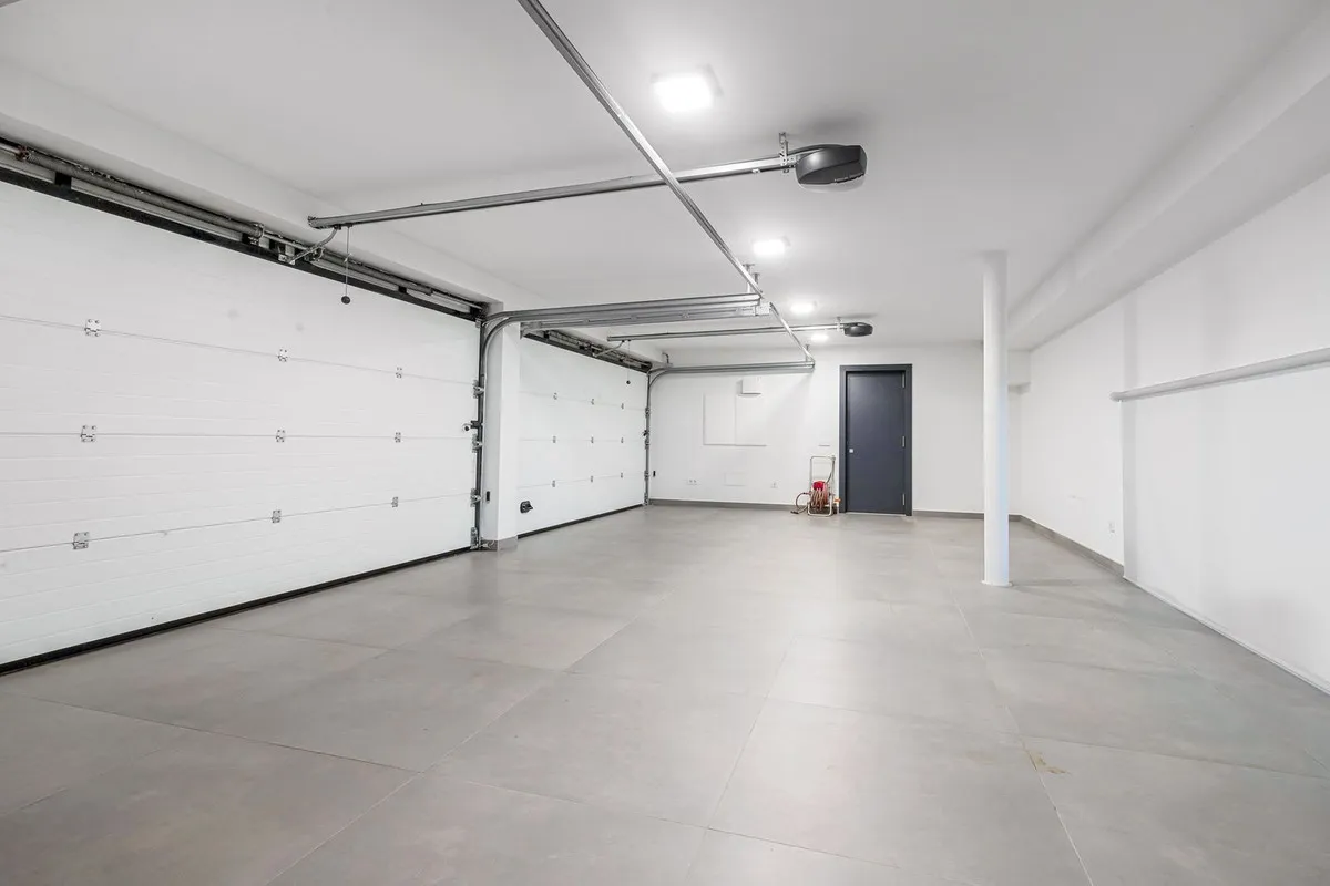 b6806bb6-d8a9-489e-8a03-f17bef2c5932