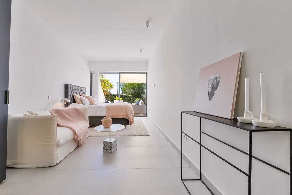 bf04c558-0305-41e6-a859-b519d5cabab1