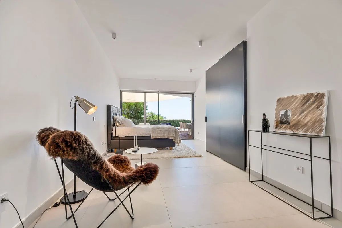 e388edec-f195-48cf-a6a0-84f973c0a8c8