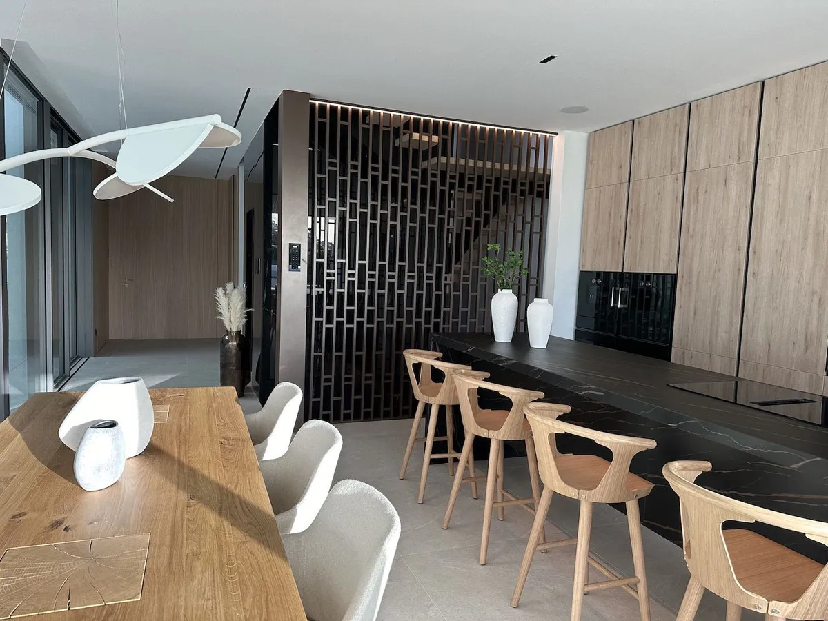 700b5b52-4a6a-4345-9966-2598bbeb722d