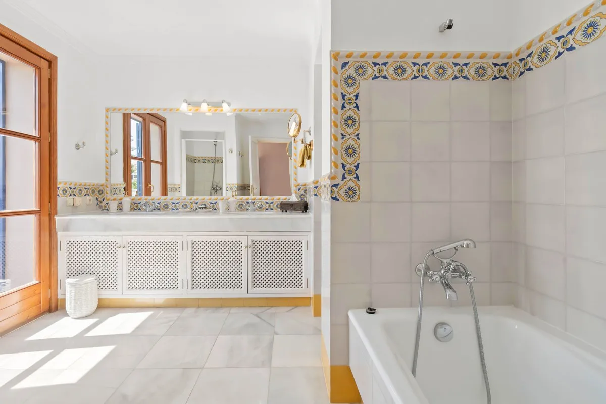 3c0852ad-676c-4bfa-9b1b-269900812bcd