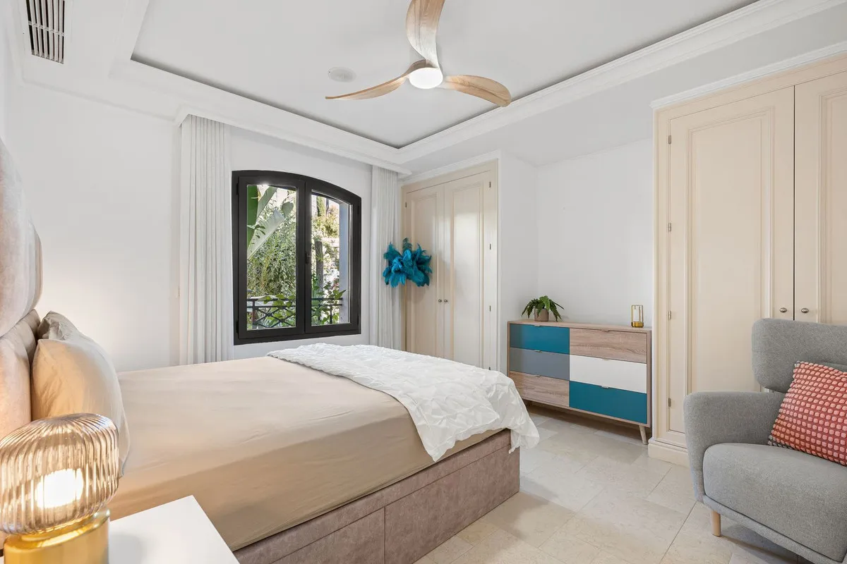 00eaab70-c0bd-443d-85cf-9ac45dc0fba7