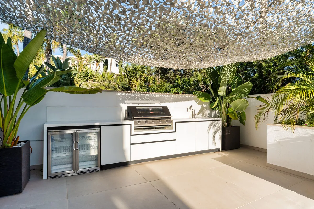 74864753-b883-4950-8f53-a36b30ca6466