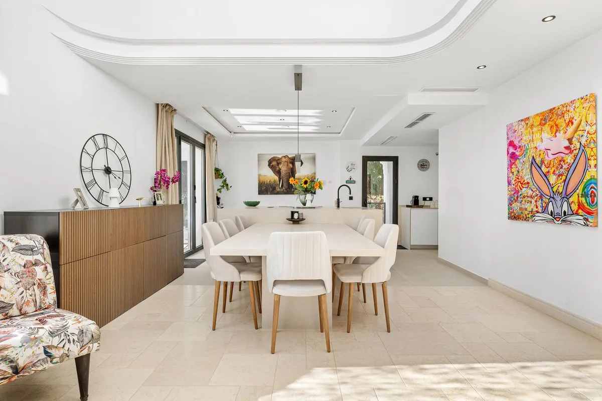 ad010a63-1e94-4736-be9b-c3c4e6185421