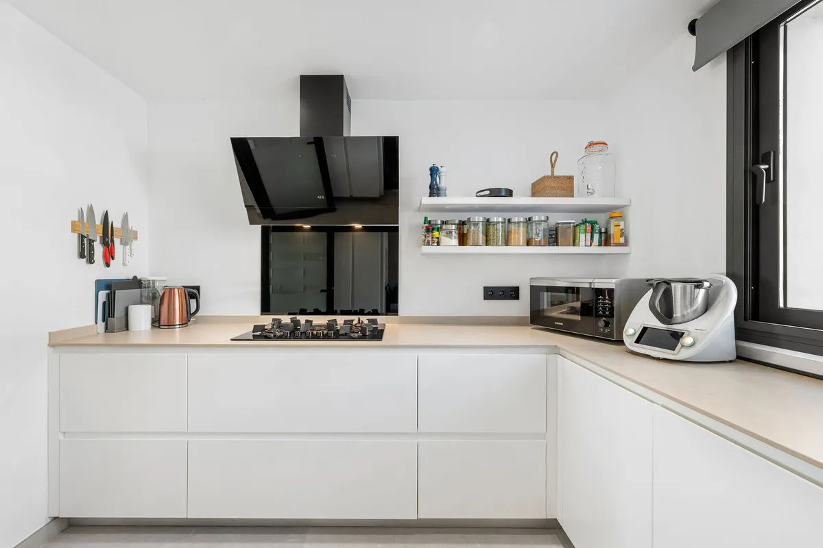 e341fb1a-f0b8-4af1-b0ee-1b481ea1e9ea