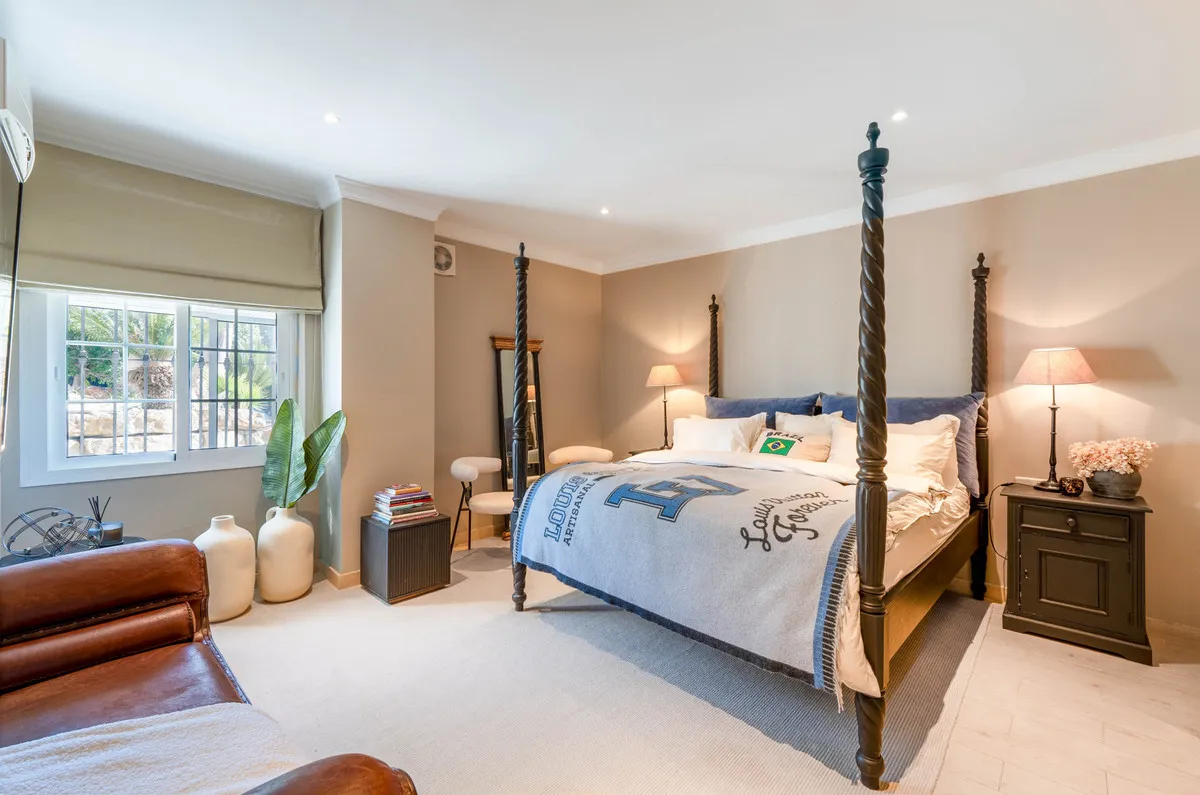 1e088230-a104-42af-a514-6145a9956d9d