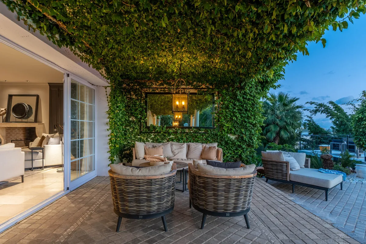 76d33999-f85a-44b1-b6b5-ce2b41994111