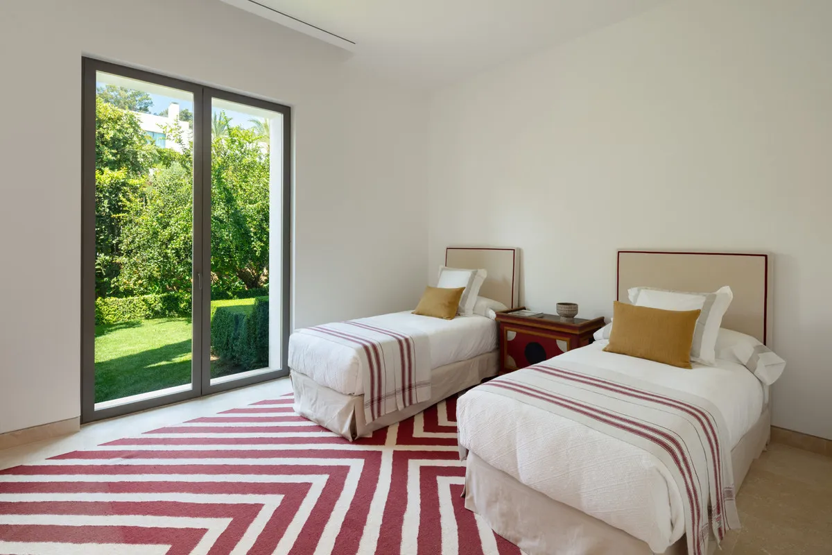 483c1b9c-fa35-40ed-953f-cda10be83fdc