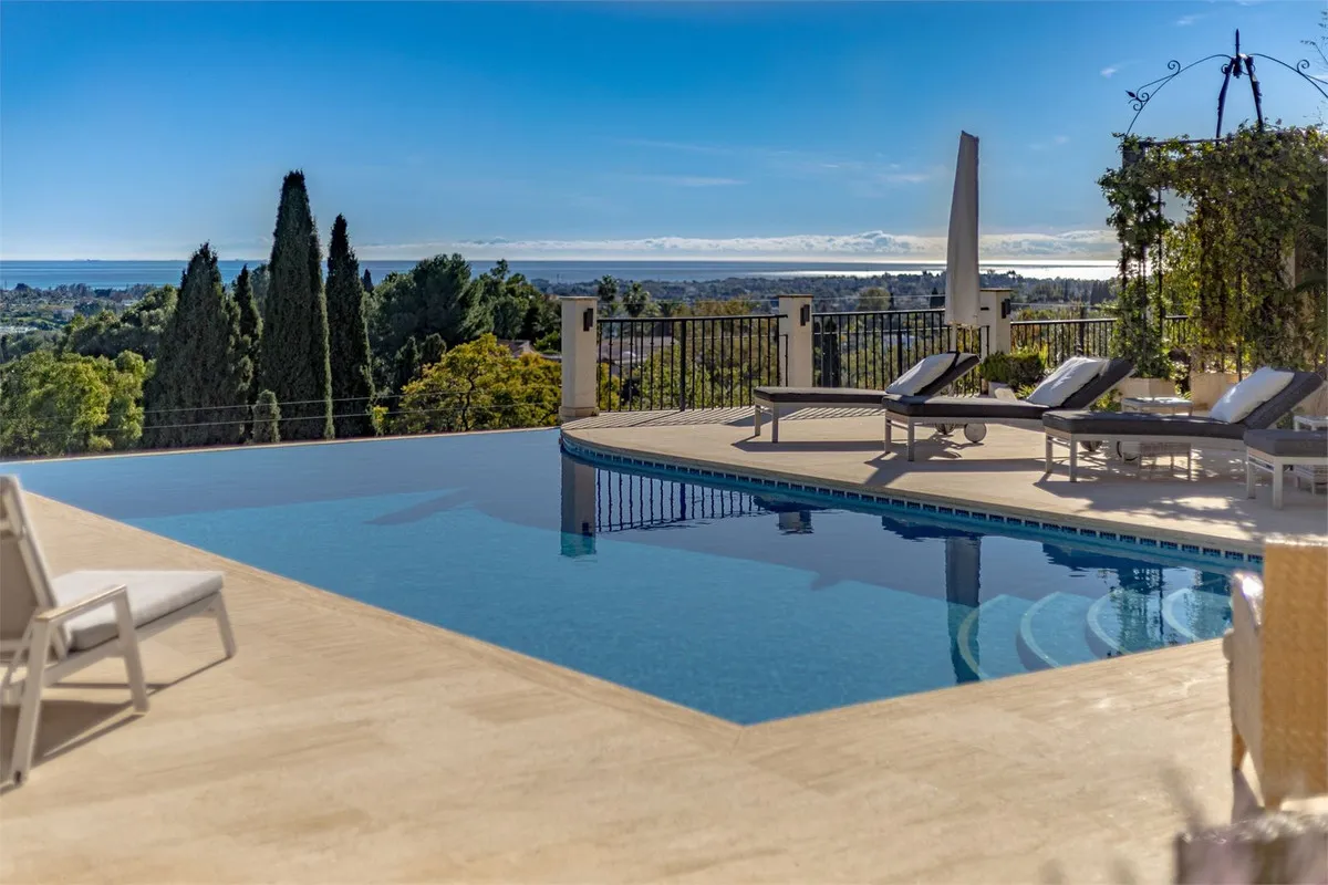 ab6efa8a-ffea-4cea-8fc5-6dfda9592981