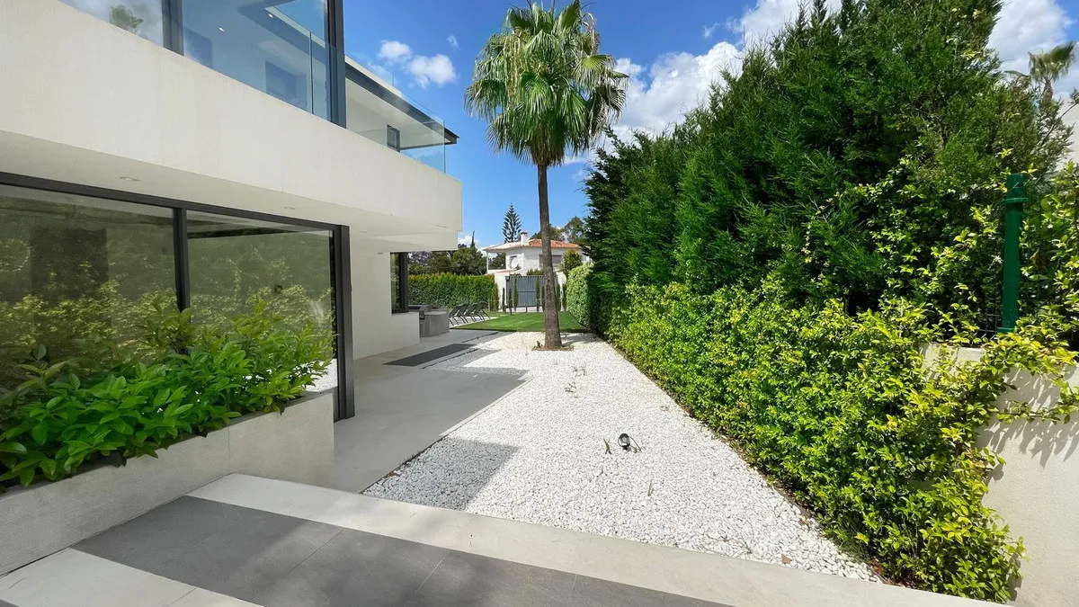 00a0a6b1-3315-43e5-a061-c9069ea3a58a