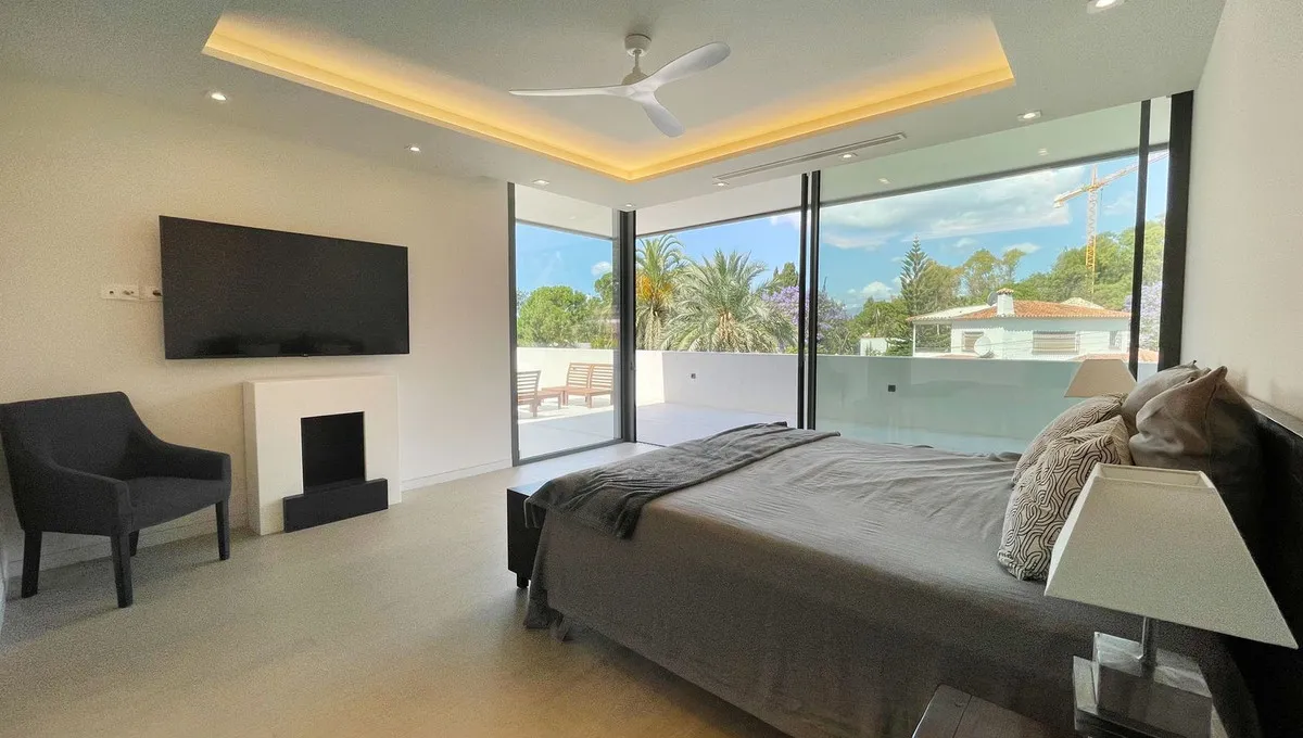 1b18f4cc-09fa-4f28-b679-606e2bf5a364