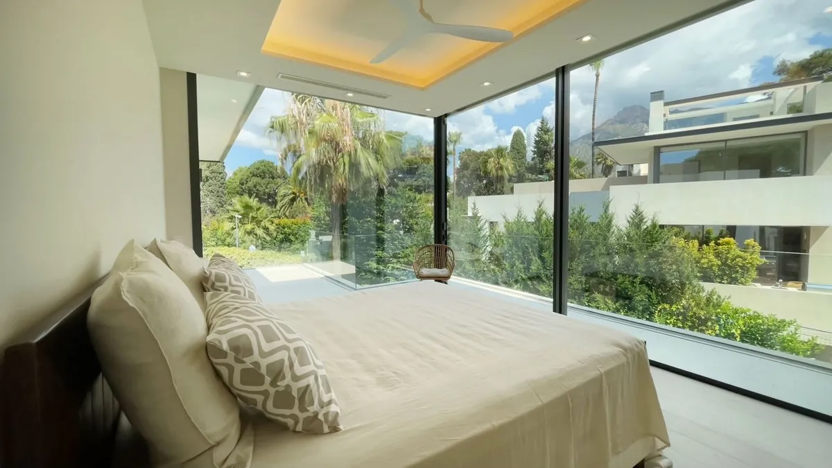 7b73f1ec-2763-4ee8-97e5-296338810331