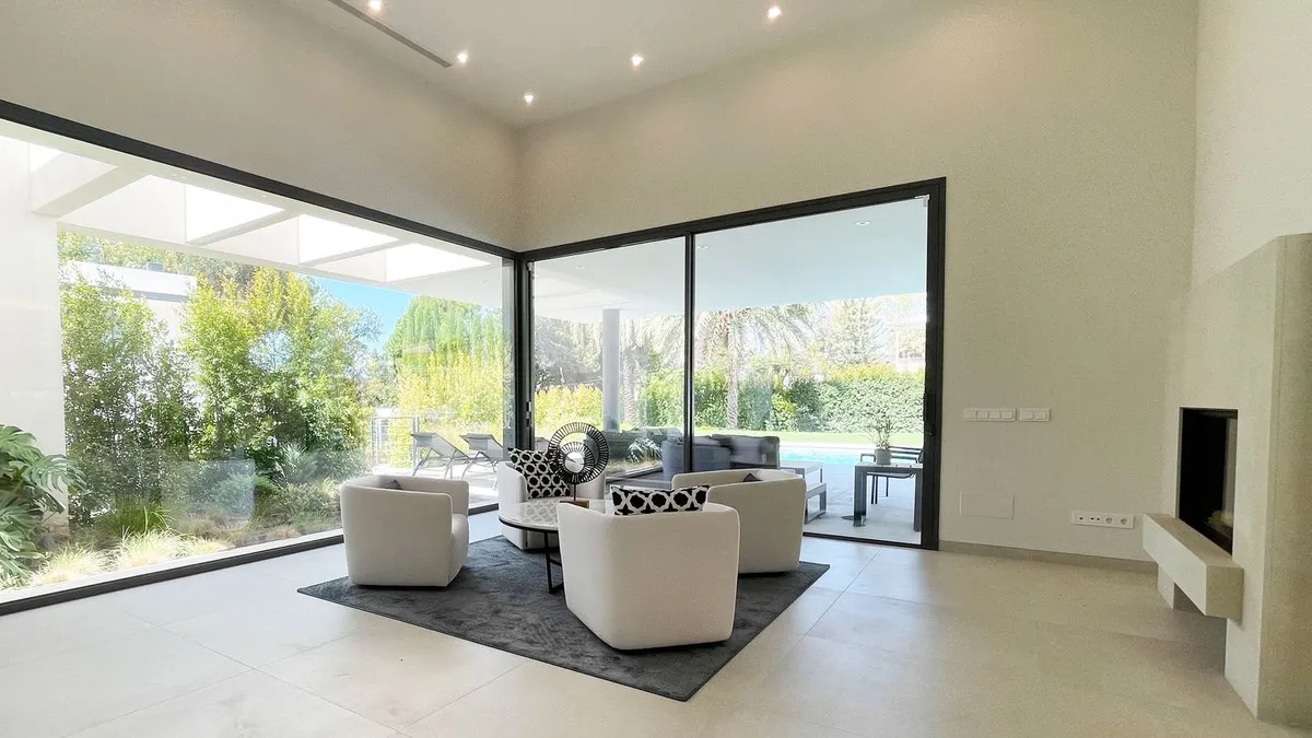 c6b2723f-5db6-4b82-aa47-5b6f26059700