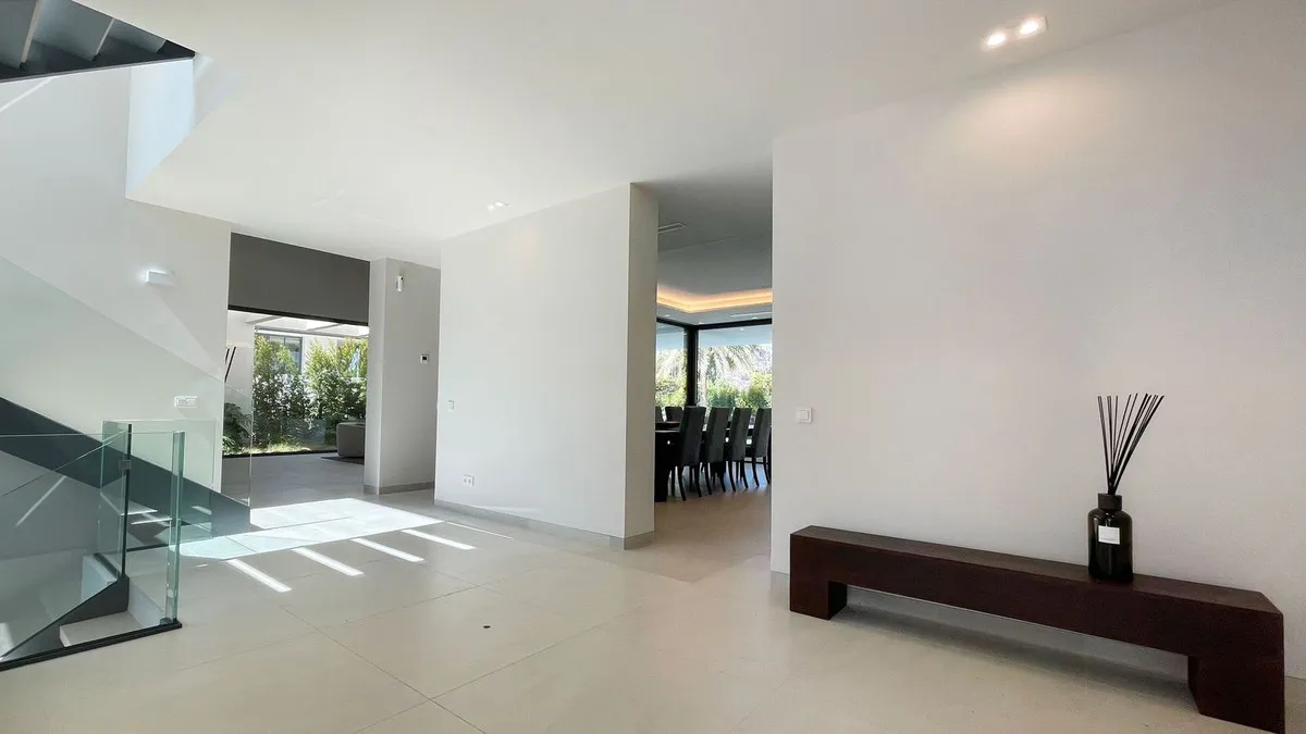 ef8e252d-1306-4904-aad6-042975ada05e