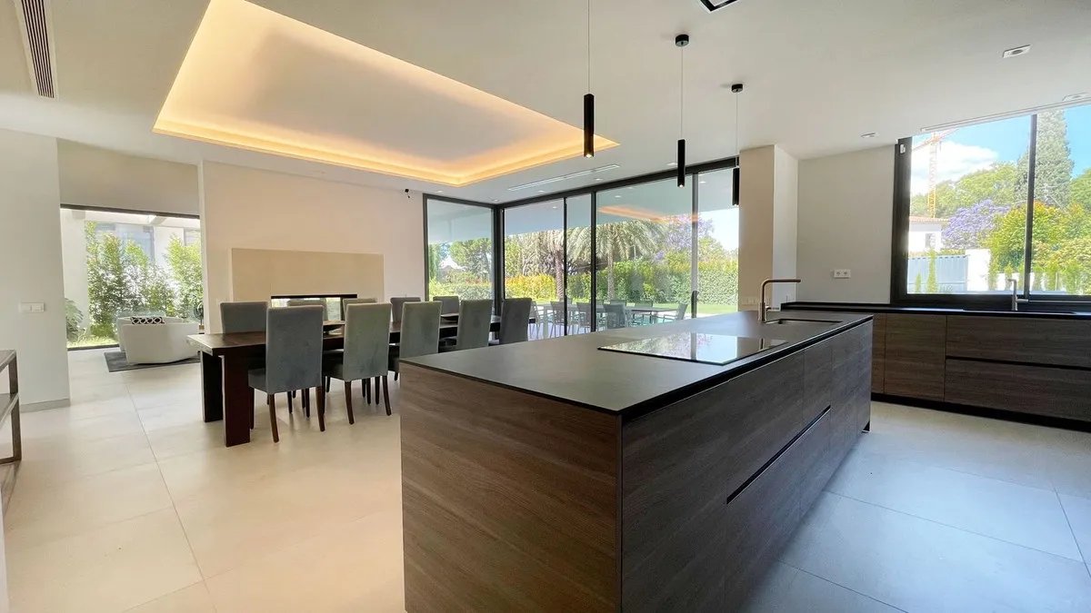 f9384438-fb1c-464e-9aea-ebbe43055d77