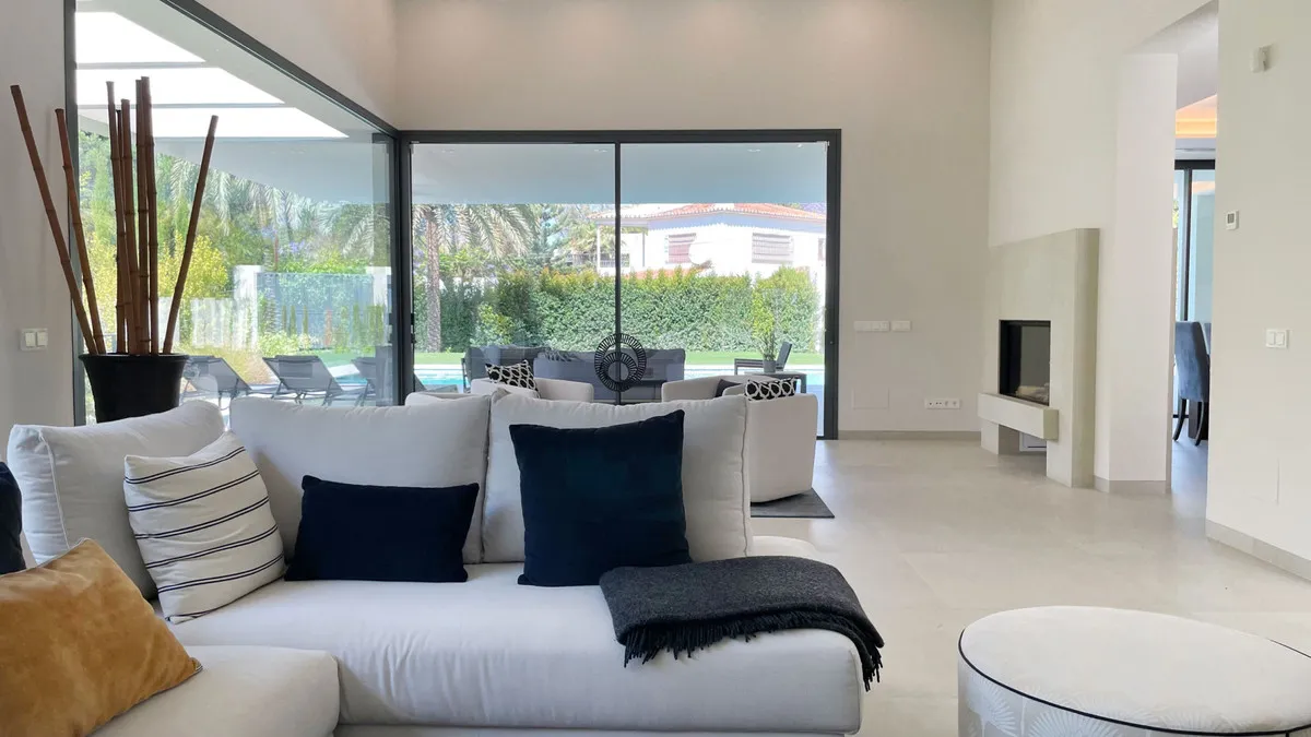 571dc7e5-33e3-4d83-a124-e9628b9832a1