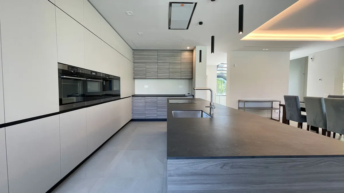 e2640823-1774-4b79-8d47-05c975f3f89b