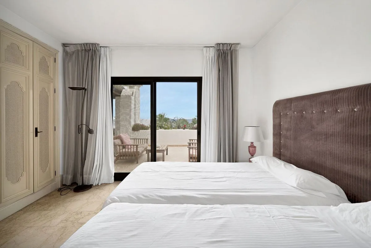 81dd570c-2f0d-4c71-8659-62816ea08a51