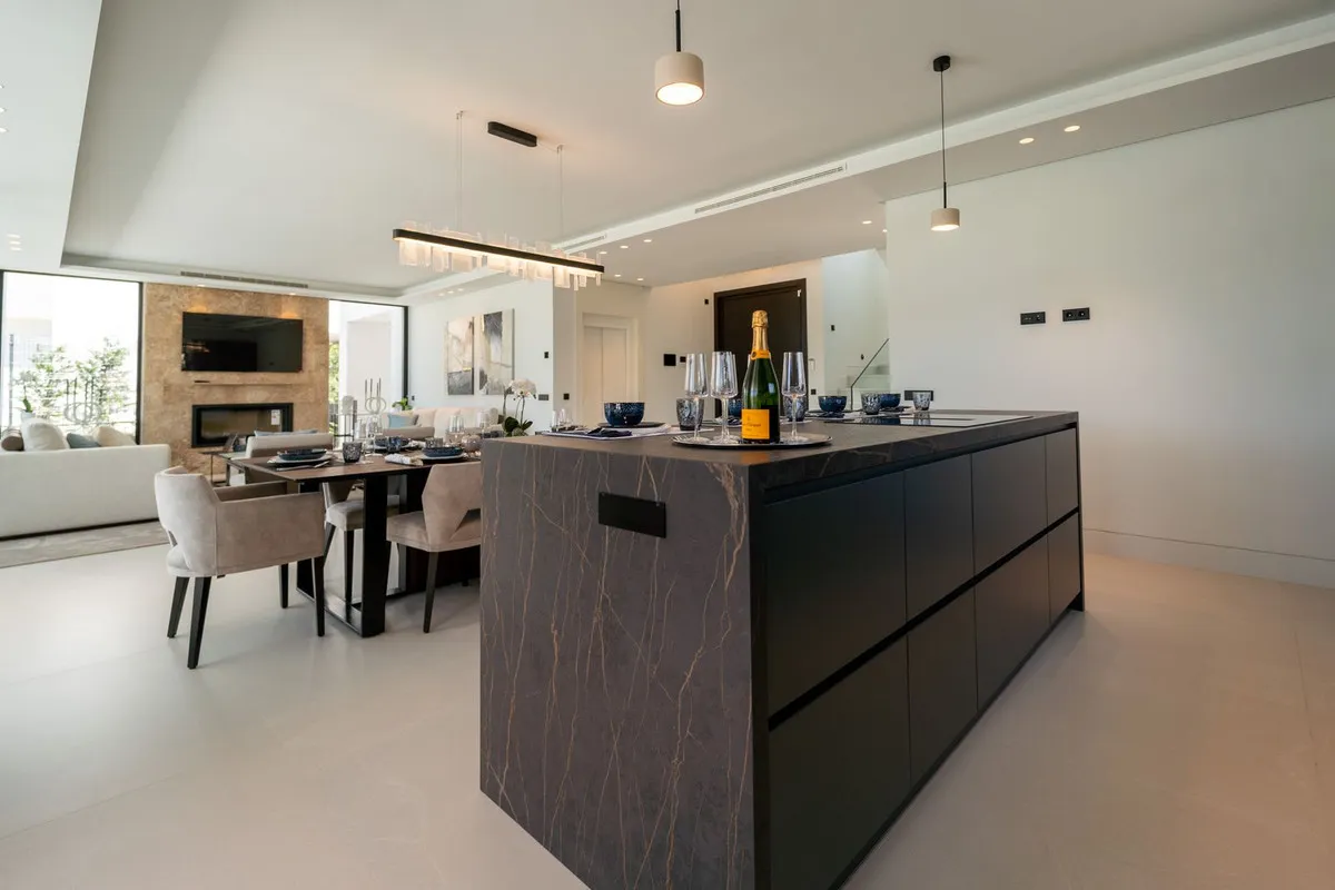 c1e7eb81-cd9b-4077-b31e-54ba68c64183