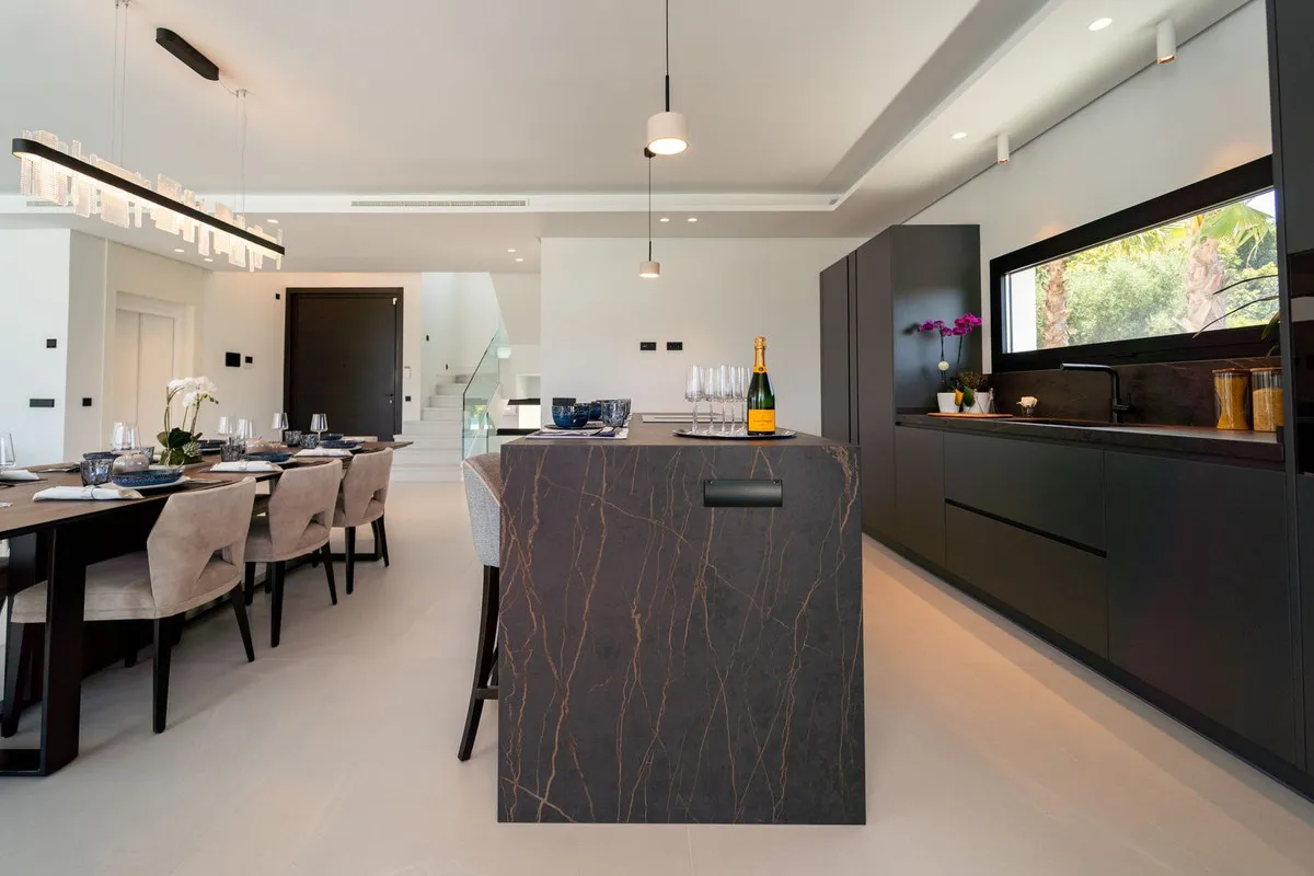 ecac64e9-2b3b-44fa-8b42-1ac1ffc4b949