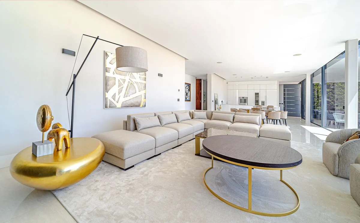 126f85f2-f3d5-4556-a7d2-2341372939e6