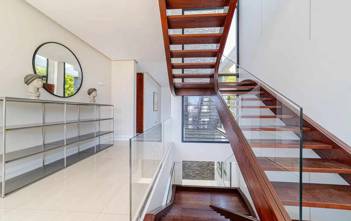 1d9e4f91-e8b9-40ee-b51c-fb4a073ea8a2