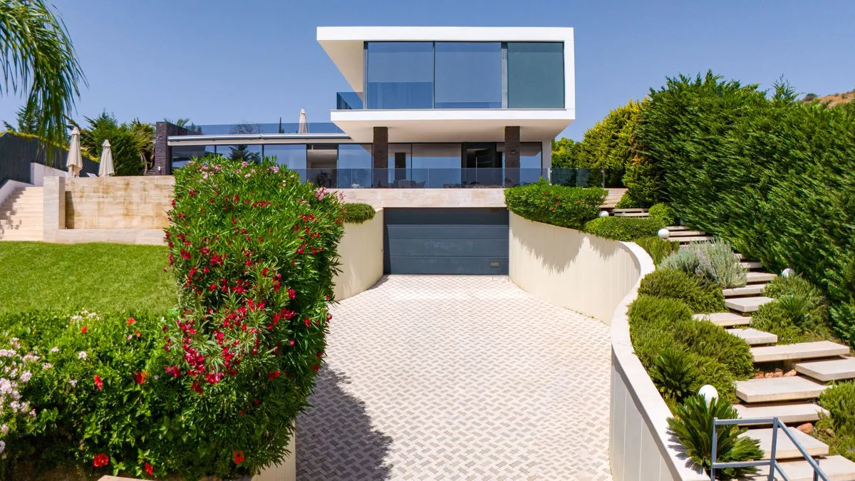 d8806e1d-acdd-4c91-9fbd-a8c5af0de249