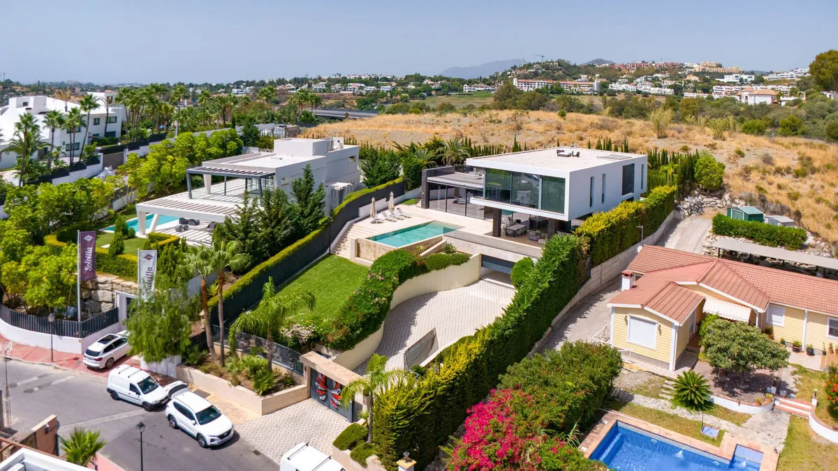 e51929b9-f934-4033-93a9-6ce6a80f7e05