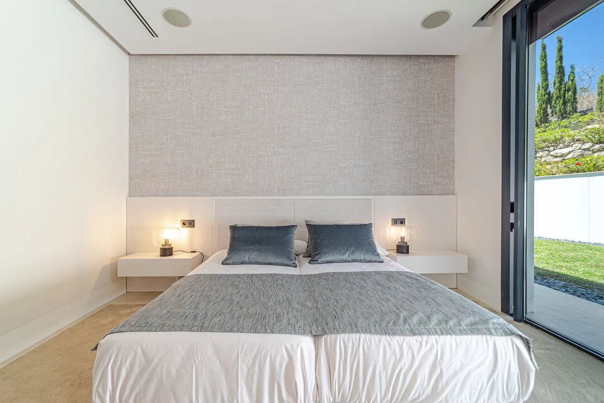 f8758d6c-1a8e-4688-90e1-07cd0d44355b