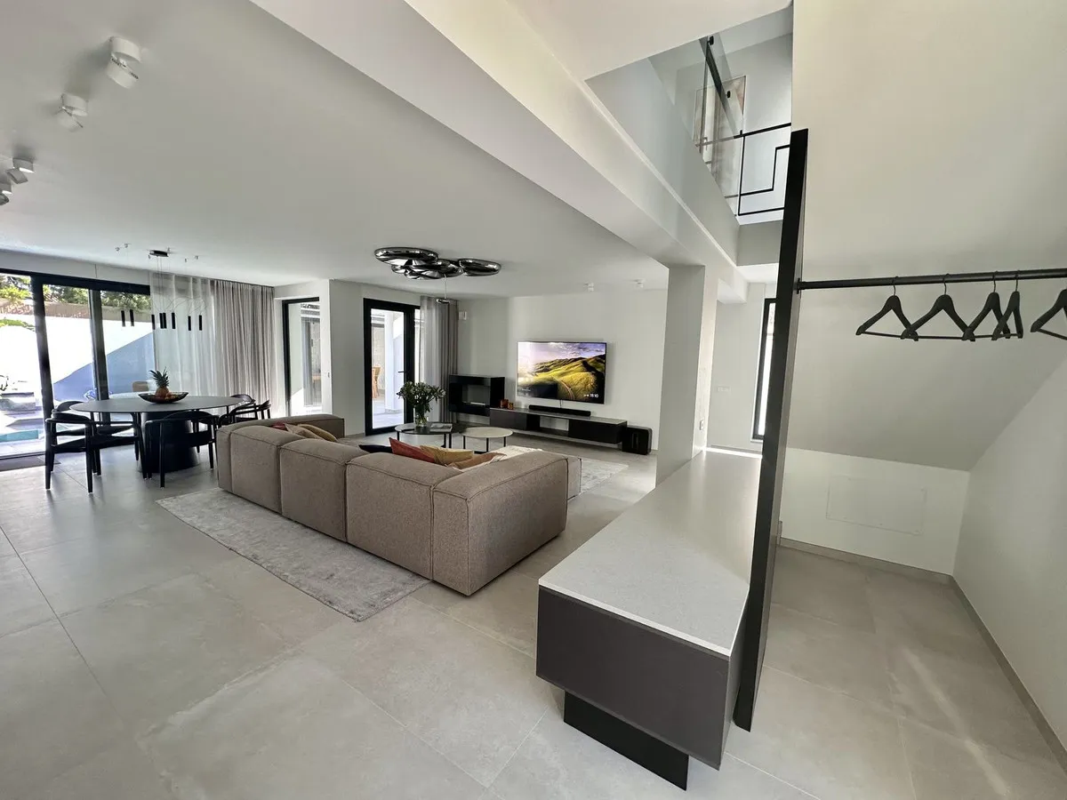 1a10ce00-1444-4b6e-9a3b-9e56f6b1aa8c