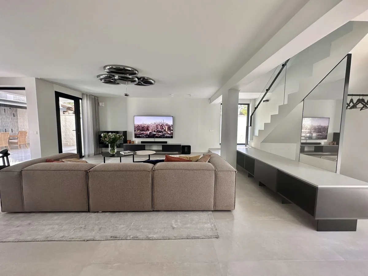 6160b5c0-8d8a-4e48-8251-302dbae28dbe