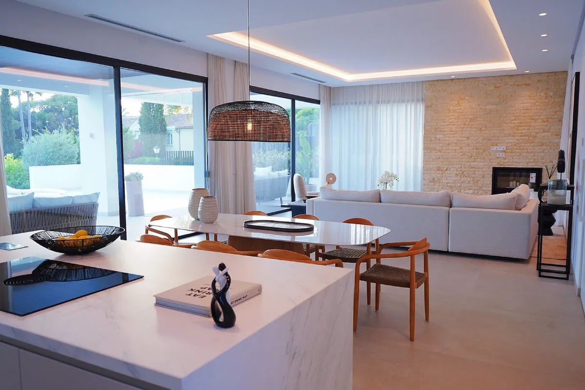 8909948f-aeb3-4efe-8488-075b930f0e25