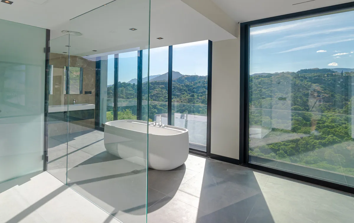 d2d0fd37-2aac-45d5-9c85-a3e9c1858033