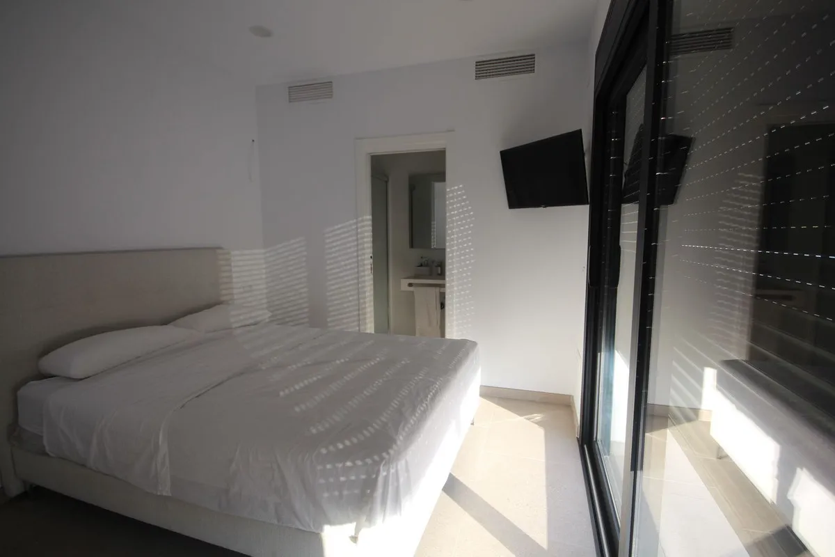 2ef1ed83-5d8f-4040-b192-2c9407d660be