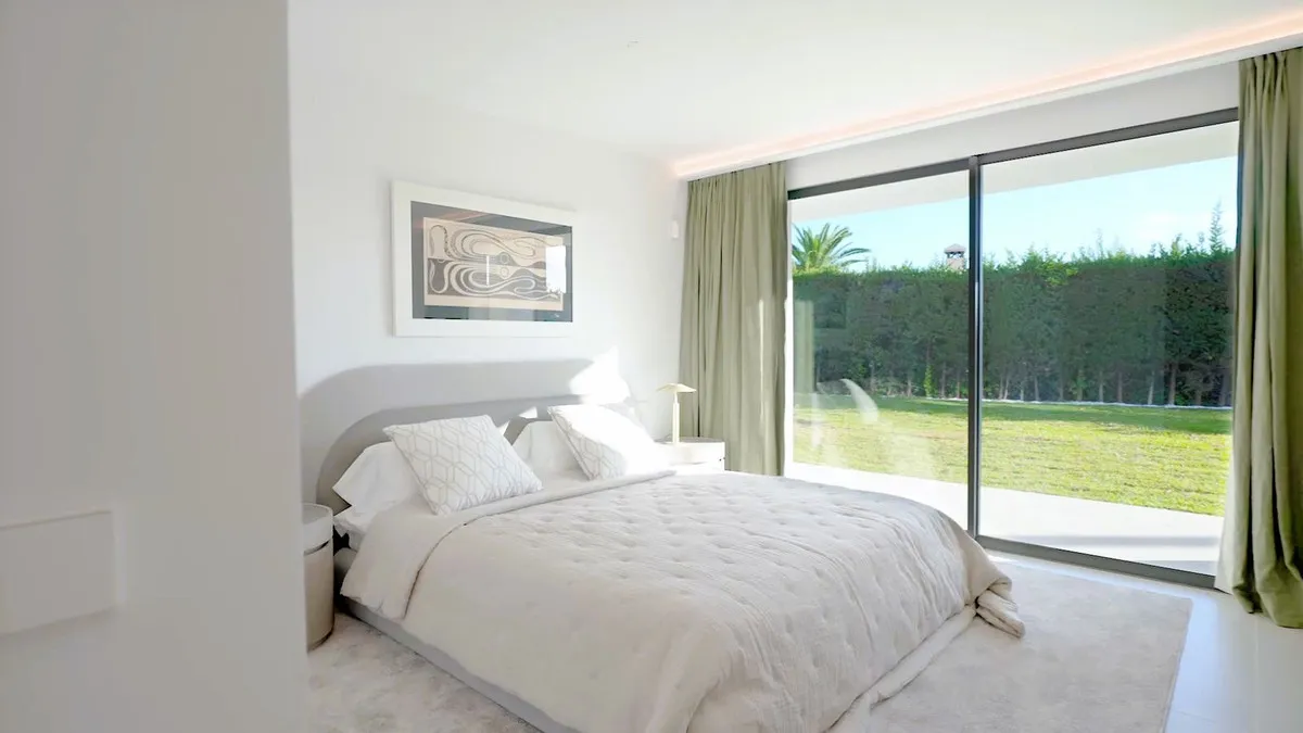 1b6749d3-33de-44d9-9471-fab8d7a8b399